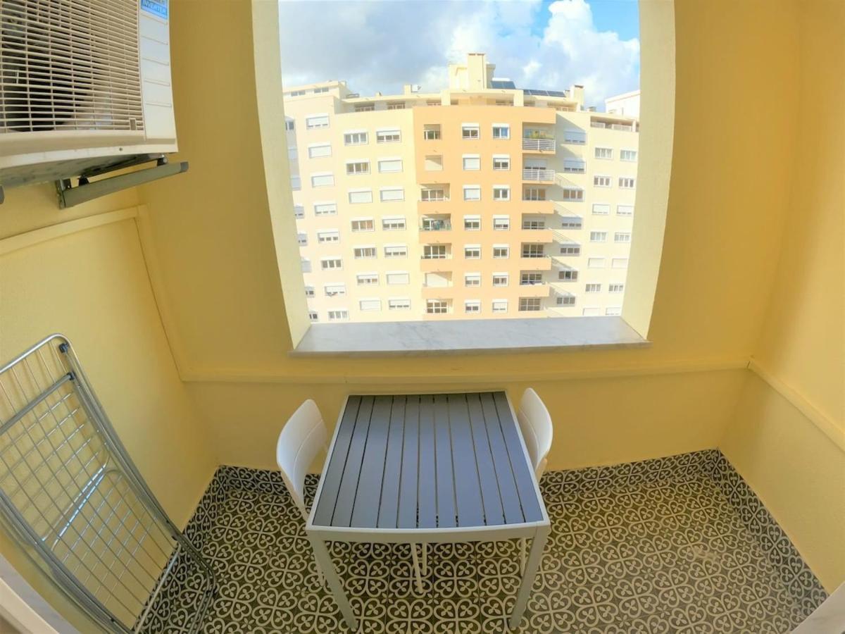 Carnaxide Modern T1 Apartment W Balcony In Carnaxide Oeiras Lisbon Eksteriør billede