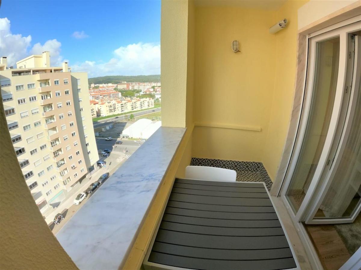 Carnaxide Modern T1 Apartment W Balcony In Carnaxide Oeiras Lisbon Eksteriør billede