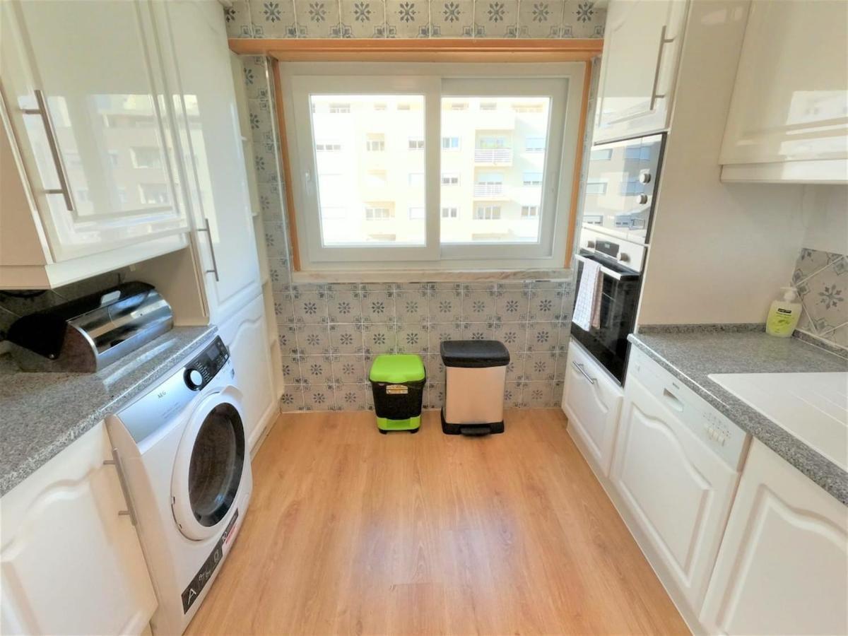 Carnaxide Modern T1 Apartment W Balcony In Carnaxide Oeiras Lisbon Eksteriør billede
