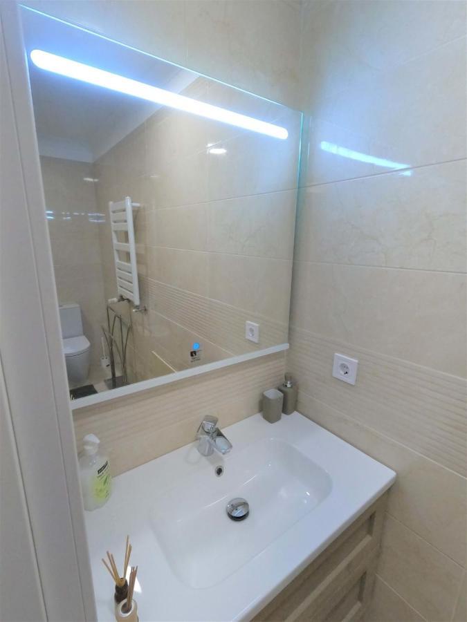 Carnaxide Modern T1 Apartment W Balcony In Carnaxide Oeiras Lisbon Eksteriør billede
