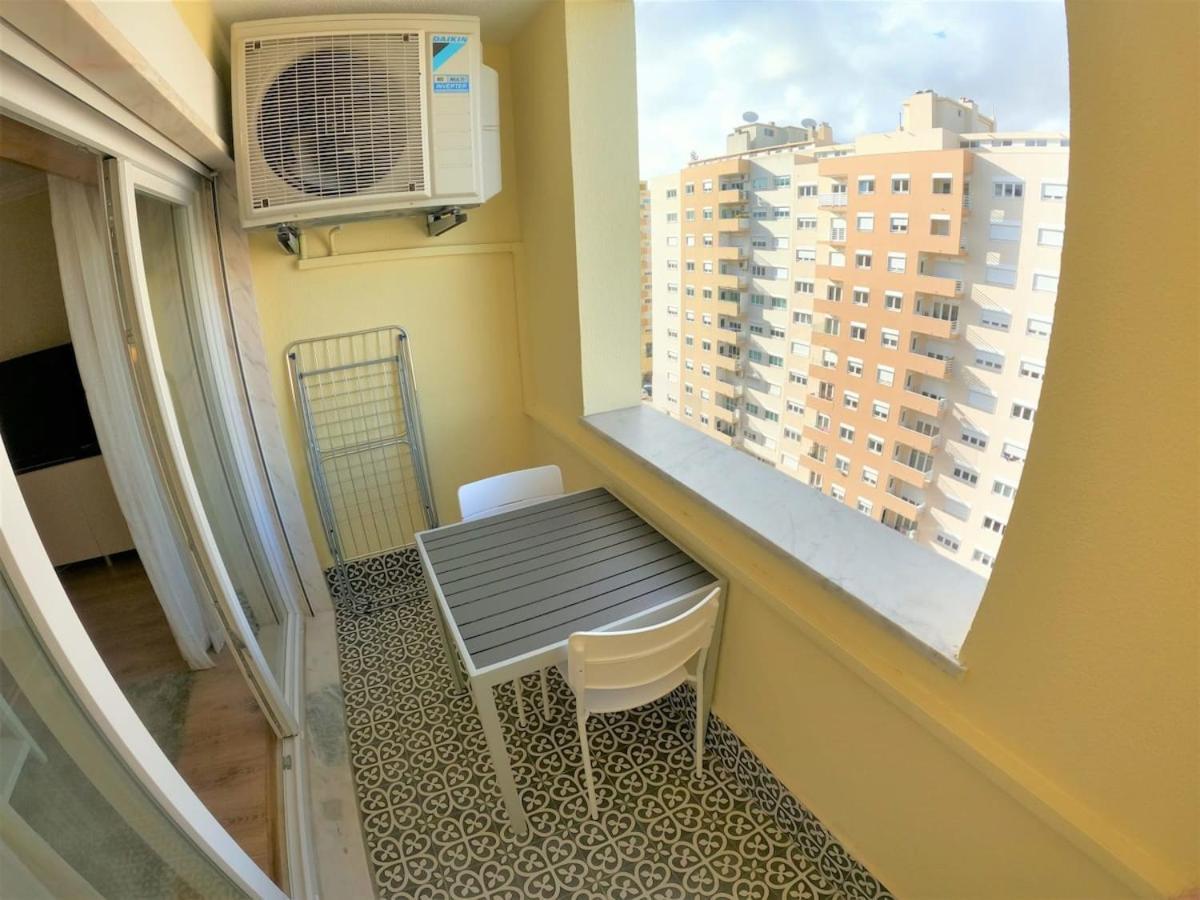 Carnaxide Modern T1 Apartment W Balcony In Carnaxide Oeiras Lisbon Eksteriør billede