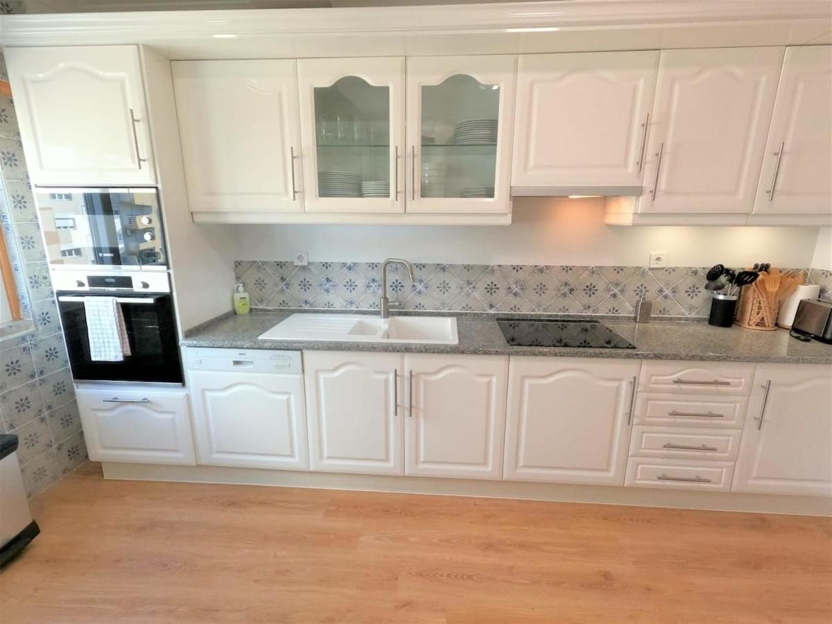 Carnaxide Modern T1 Apartment W Balcony In Carnaxide Oeiras Lisbon Eksteriør billede