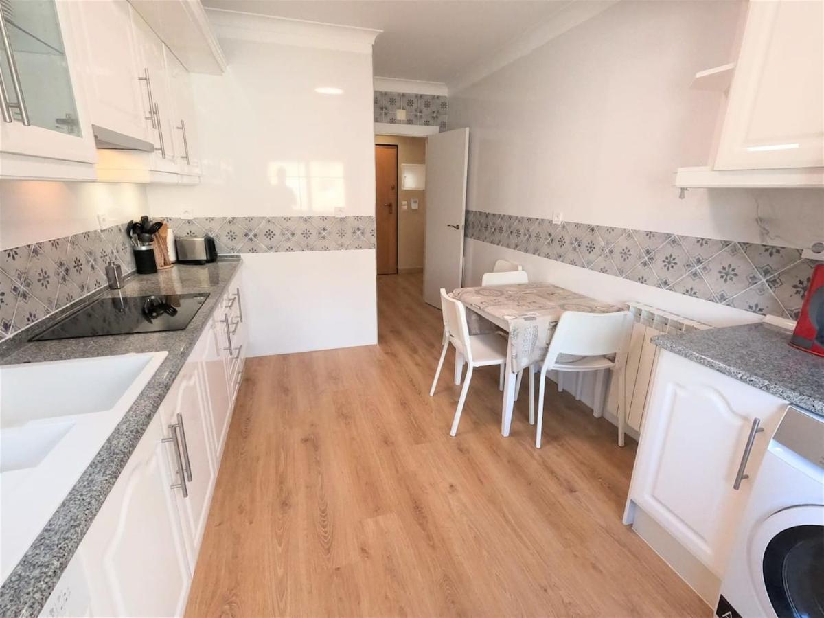 Carnaxide Modern T1 Apartment W Balcony In Carnaxide Oeiras Lisbon Eksteriør billede